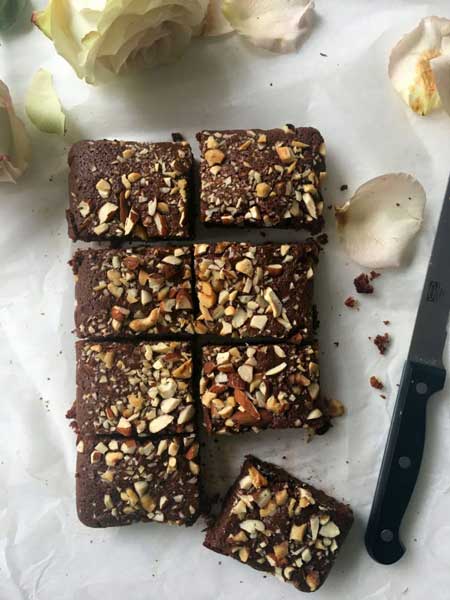 Brownie recién cortado