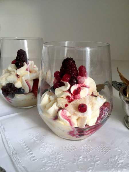 Vasitos de merengue y crema